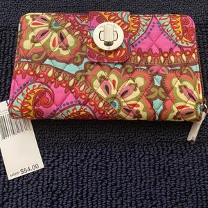 NWT Vera Bradley Turn-lock Wallet in Resort Medallion